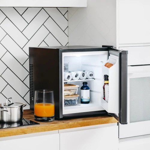 Mini hladilnik Adler AD 8089, 28 L, steklena polica, LED luč, 100-240V, črn