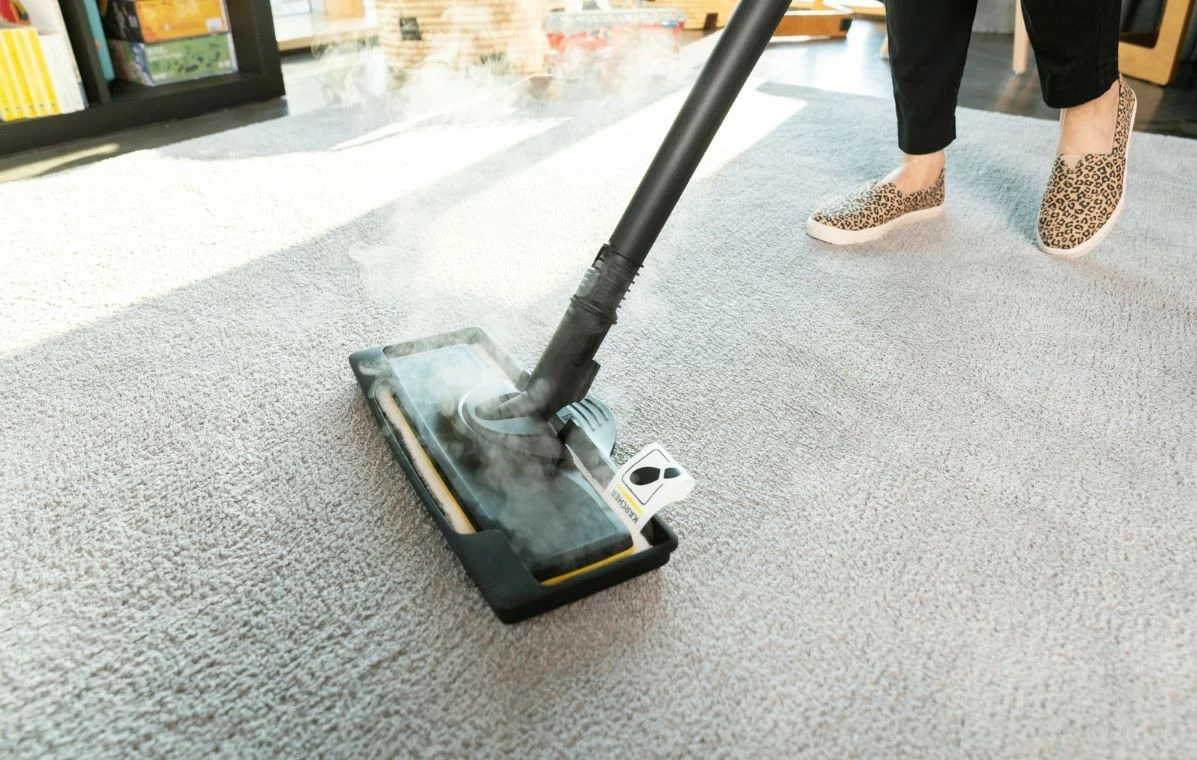 Parni čistilec Karcher SC4 EasyFix Plus, 2000 W, 0,8 L, sivo/bel