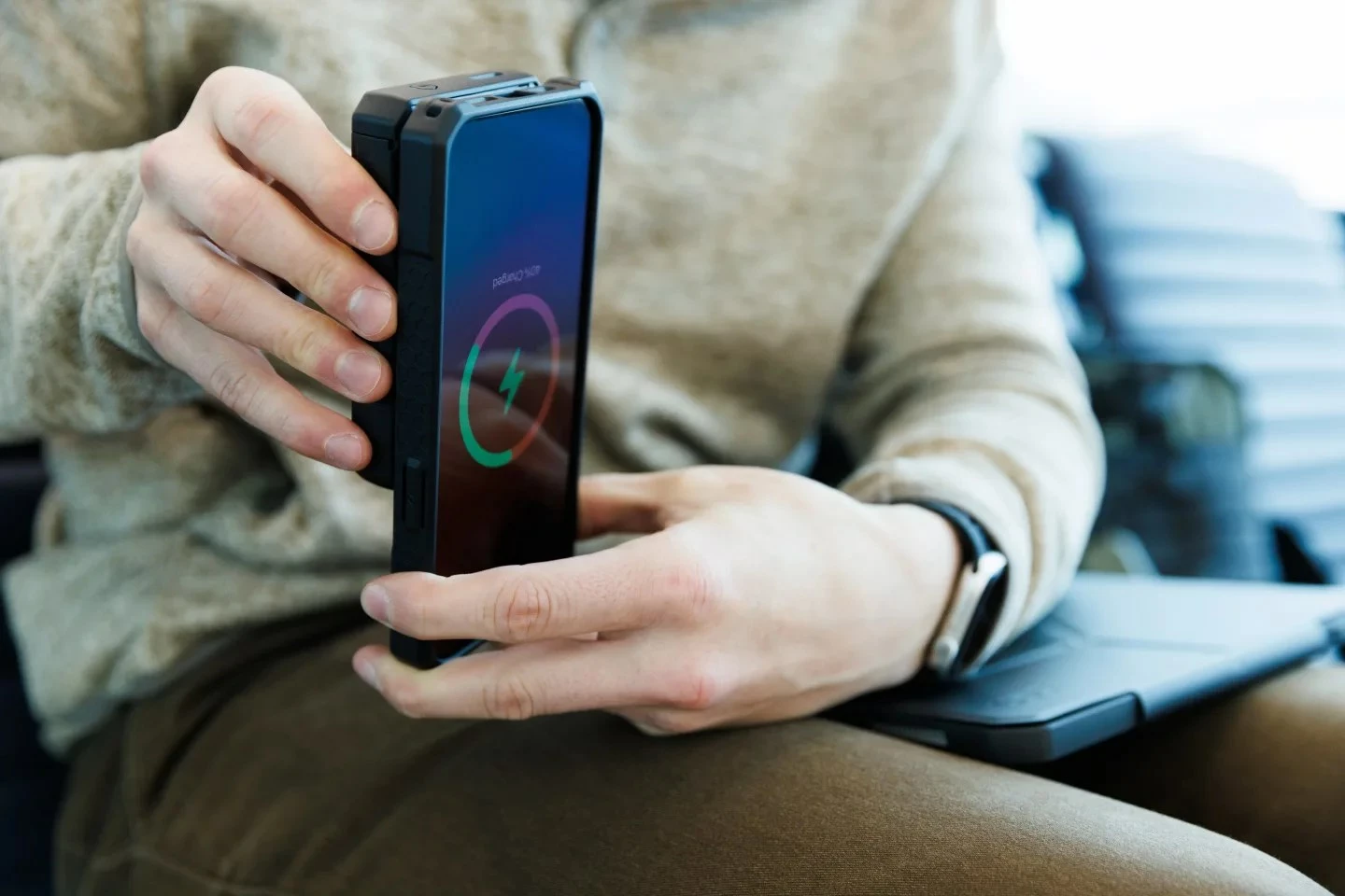 Power bank 10000 mAh brezžični, Titanium, Urban Armor Gear 9B4411114036