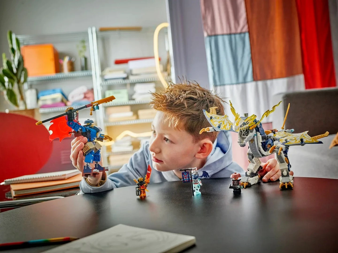 Komplet mehaničnega zmaja Rogue’s Mech Dragon Rider, LEGO NINJAGO 71843, s 4 minifigurami