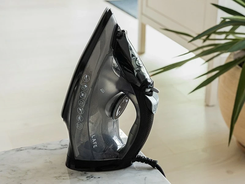 Parni likalnik Lafe GlidePro, 2600 W, keramična likalna plošča, črn