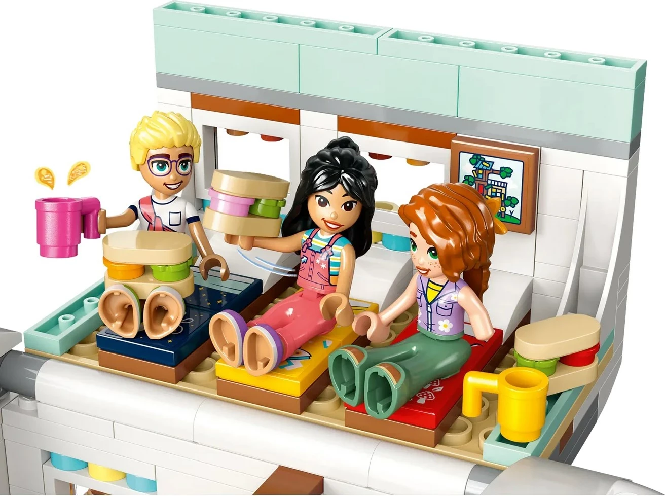 Kamper za pustolovščine LEGO FRIENDS 42663, 3 minifigure