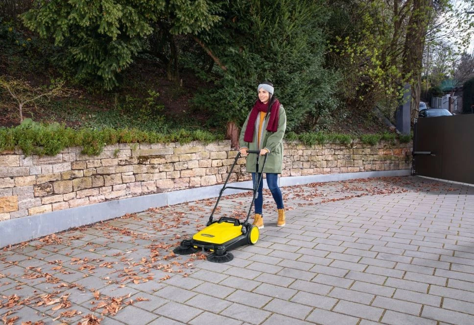 Ročni pometalnik Karcher S 4 Twin 1.766-360.0, 20 L, rumeno/črn