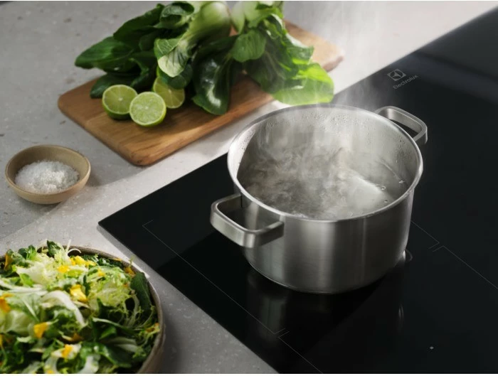 Indukcijska kuhalna plošča, 4 kuhališča, črna mat Electrolux Saphire Matt EIT60433CT