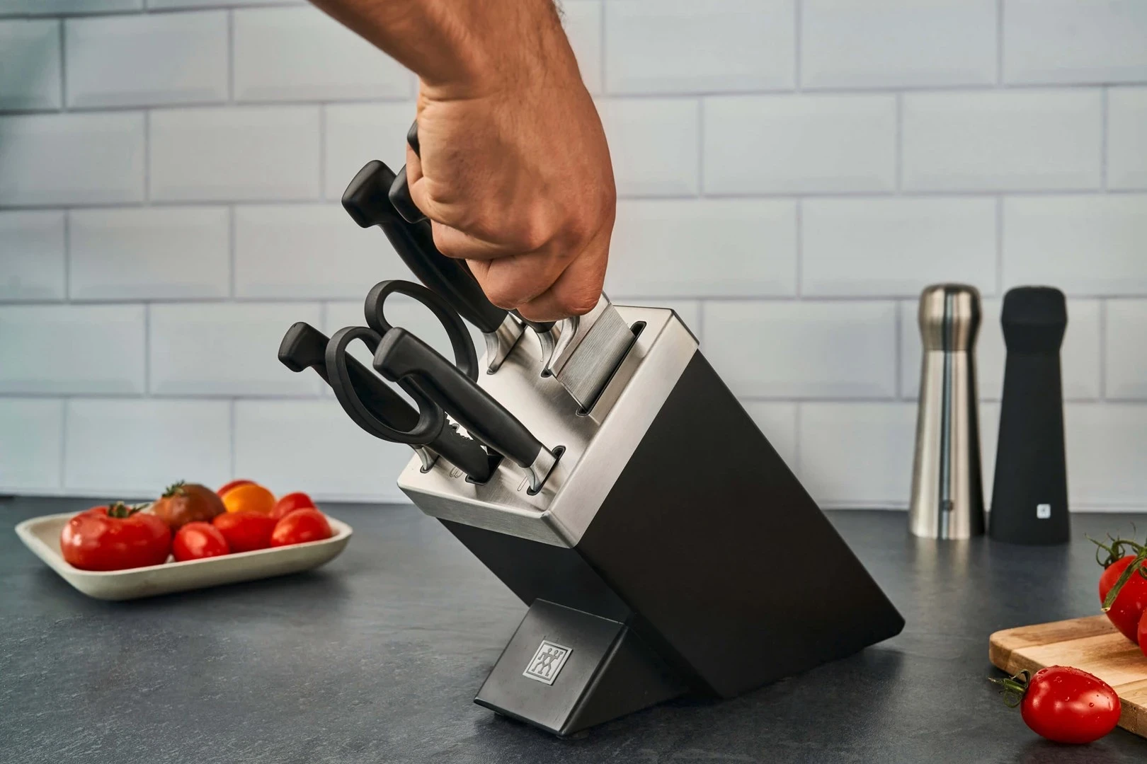 Komplet nožev za kuhinjo z vgrajenim brusilcem Zwilling Four Star 35145-007-0, 7-delni, črn