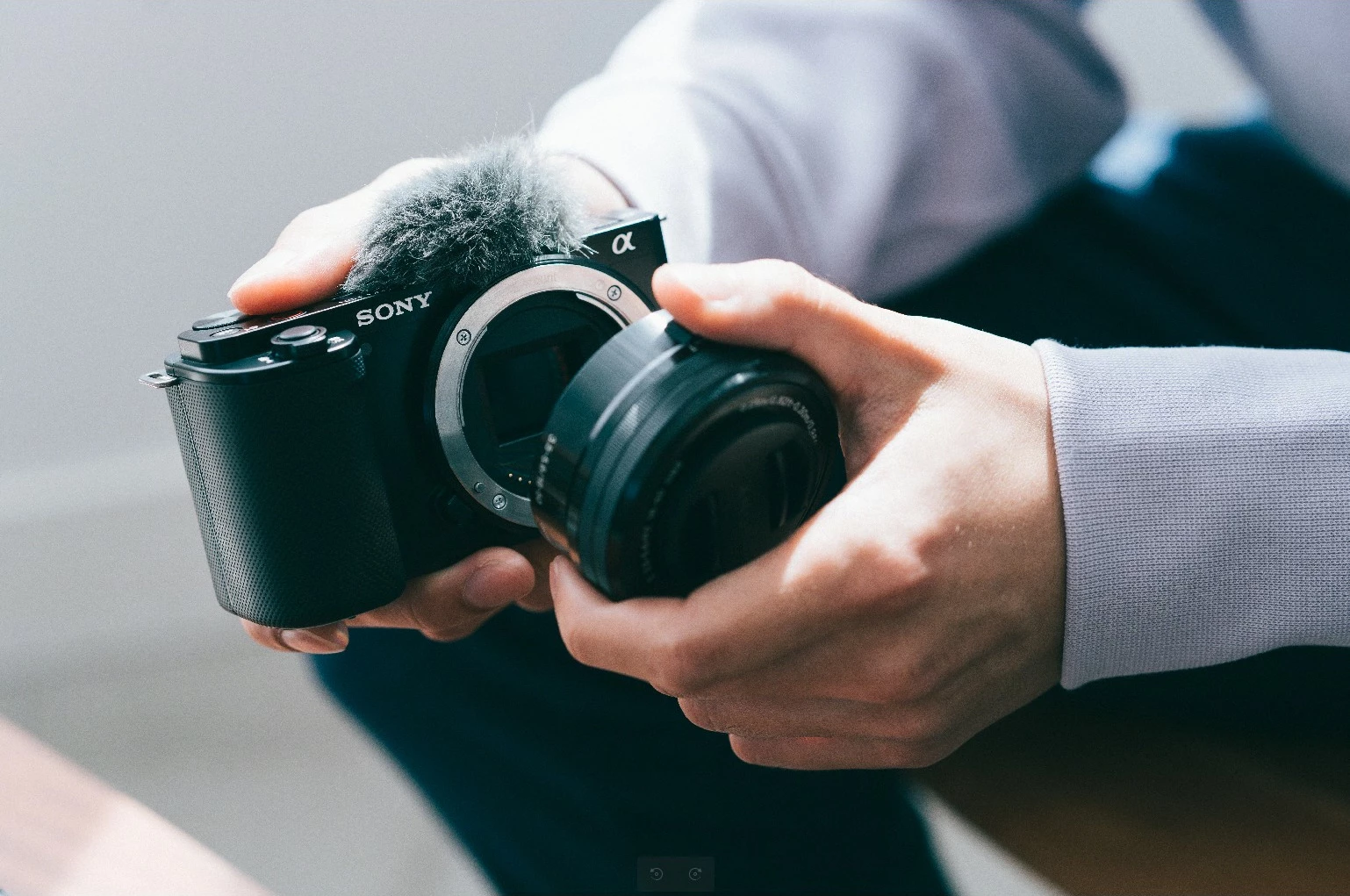 Napreden fotoaparat za ustvarjalce Sony α ZV-E10L, 24,2 MP, 4K Ultra HD, zaslon na dotik, črn