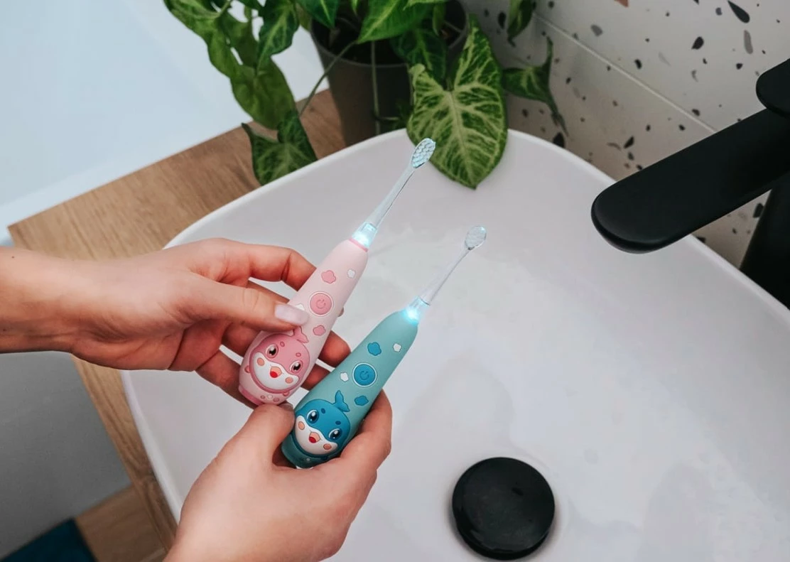 Sonična otroška električna zobna ščetka KIDO SMILE ZK3010 Concept Baby, 1–5 let, roza, komplet s 4 glavami