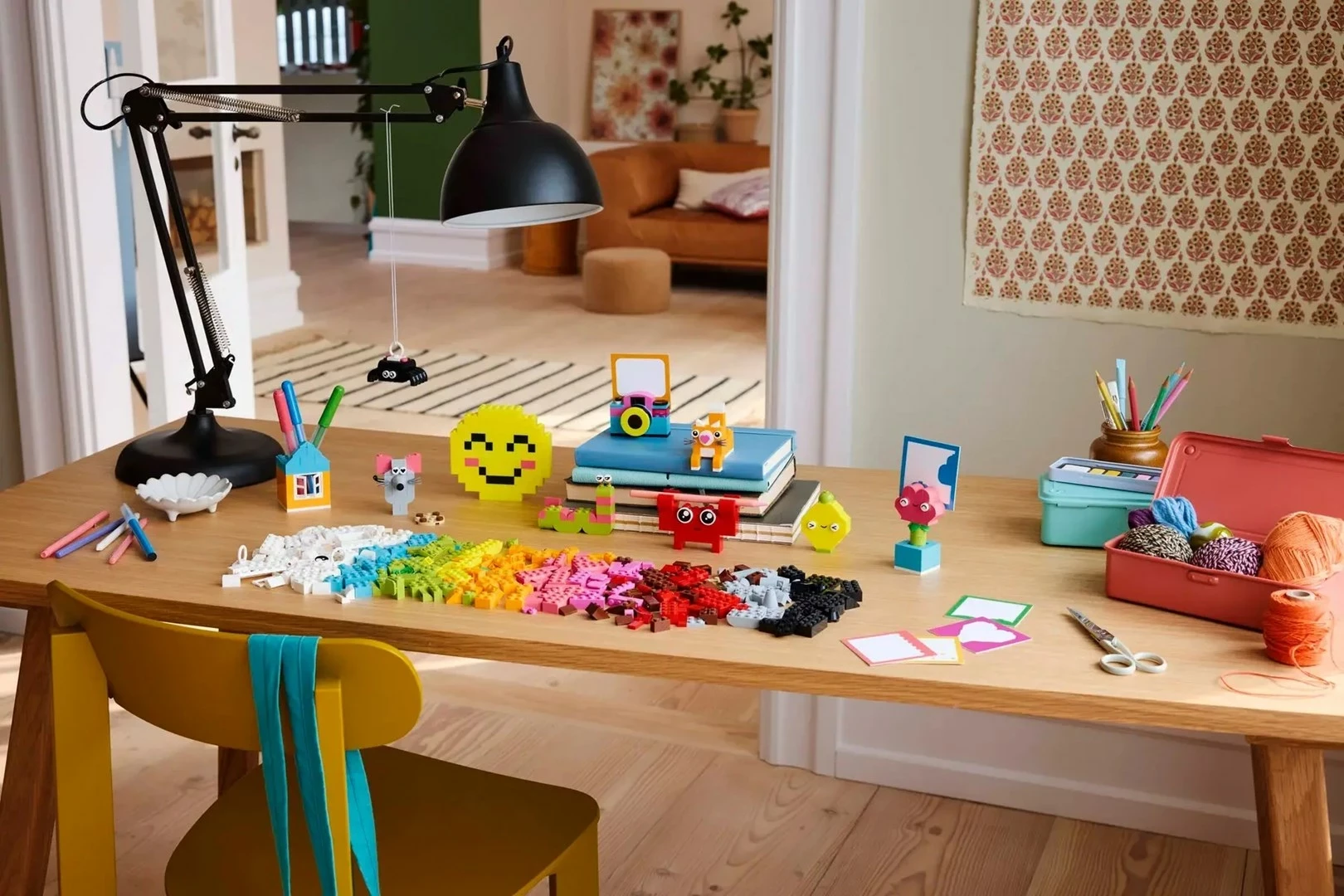 Kreativni set LEGO Classic Creative Happy Box, 11042