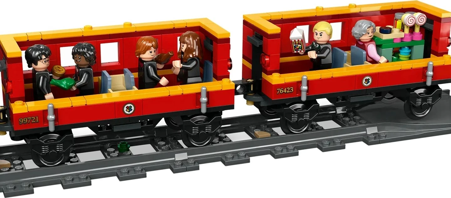Set Hogwarts Express in postaja Hogsmeade, LEGO Harry Potter 76423, 8 minifigur
