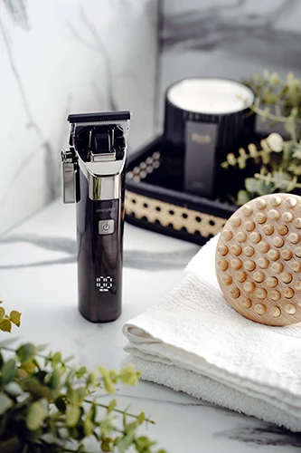 Brivnik Mesko MS 2842, LED zaslon, polnjenje USB‑C, IPX6, do 200 min, 4 glavnika