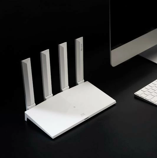 Usmerjevalnik Wi‑Fi 6, 3000 Mbps, 4 antene, bel — ZTE T3000 IDU