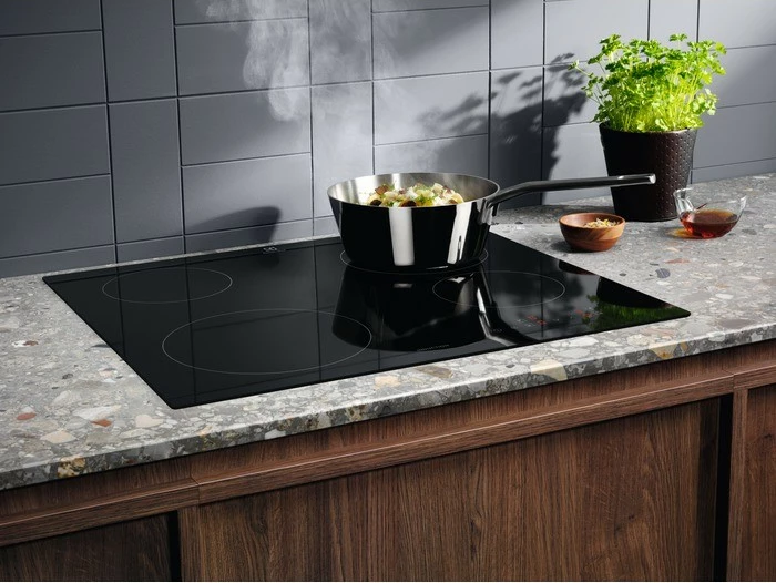 Indukcijska plošča Electrolux LIB60420CK, 4 cone, na dotik, črna